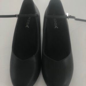 black womans capezio